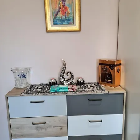Apartament Модерно Обзаведен Апартамент С Отлична Дестинация , Предлагащ Прекрасни Условия ,Както За Бизнес Пътуване , Така И Туризъм .